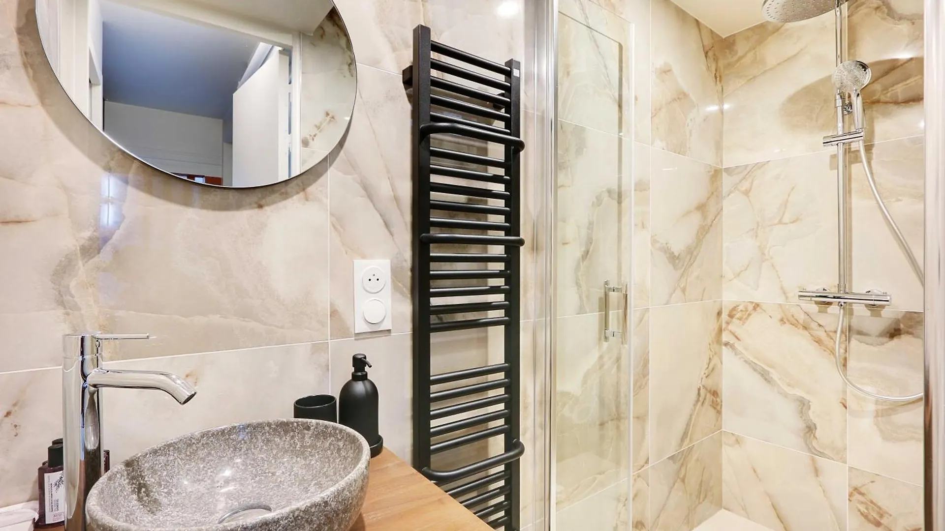 Appartement Chic And Cosy-Canal Saint Martin パリ